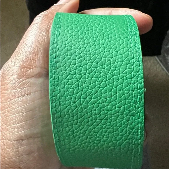 DENYM & DIAMONDS CROSSBODY ADJUSTABLE REVERSIBLE STRAP BAG COLOR KELLEY GREEN - Picture 10 of 11